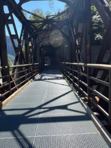 Alte Bahnbrücke am Alpe-Adria-Radweg im Kanaltal.