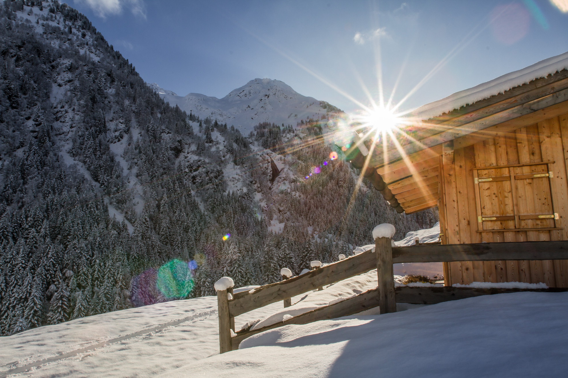 Hütte im verschneitem Gschnitztal