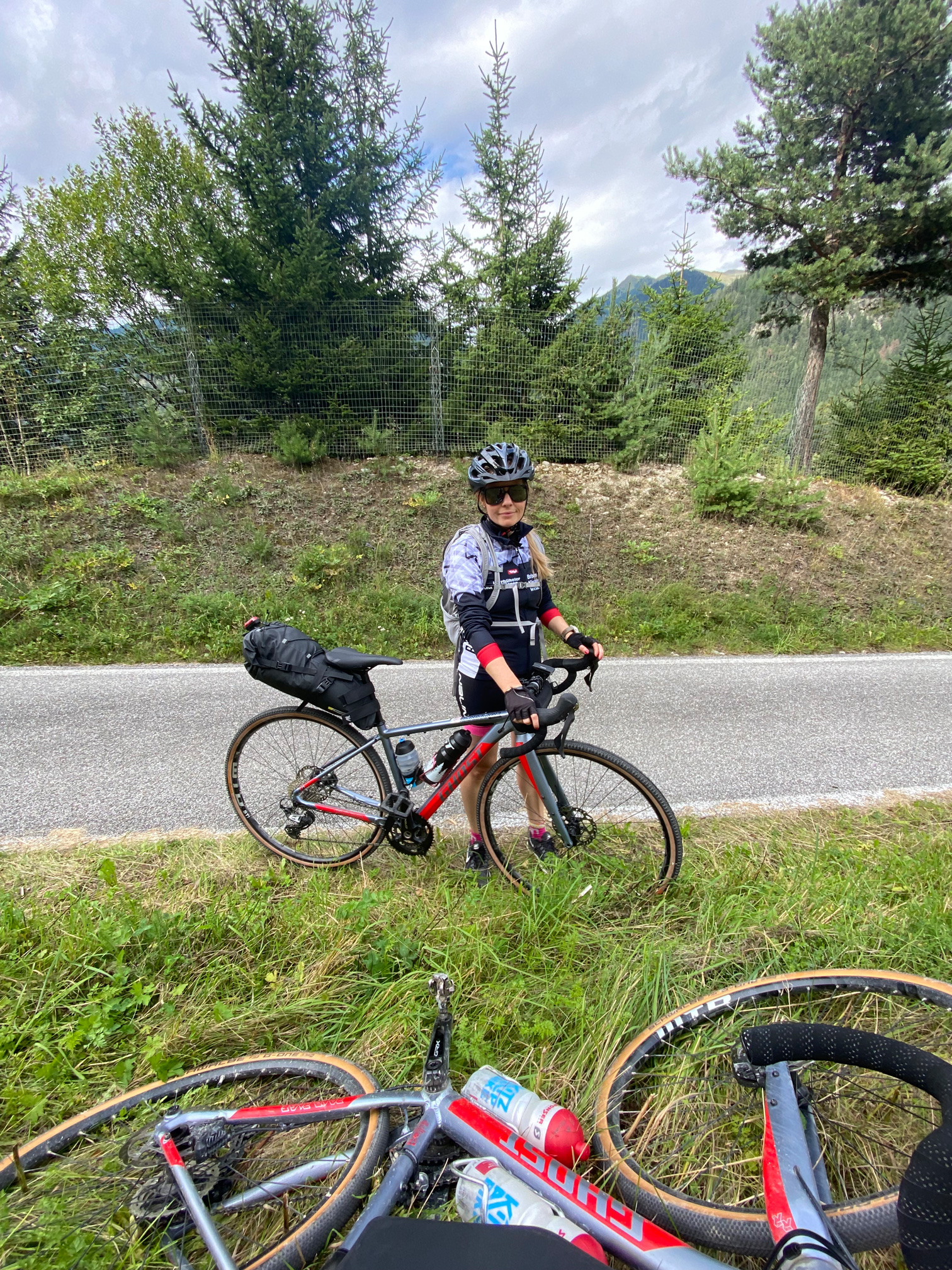 Gravelbike mit Taschen Alpenüberquerung