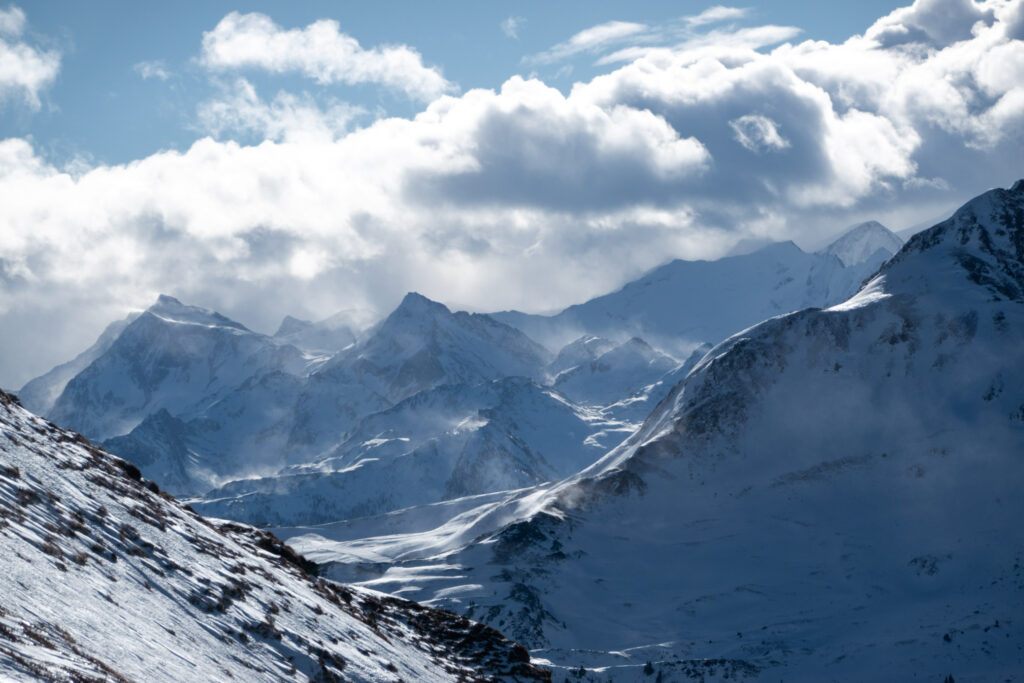 Skitour mit Blick auf die Hohen Tauern von den Kitzbüheler Alpen