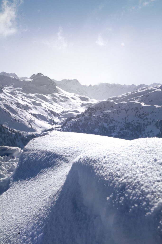 kleine Wächte am Gipfel des Wiesboden