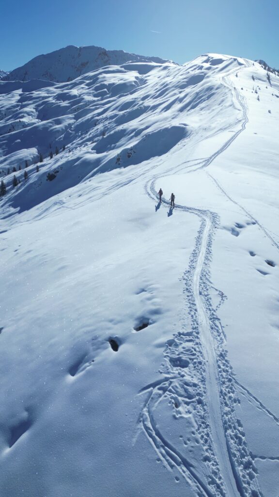 Kurz vor dem Gipfel bei der skitour auf den Lodron in den Kitzbüheler Alpen