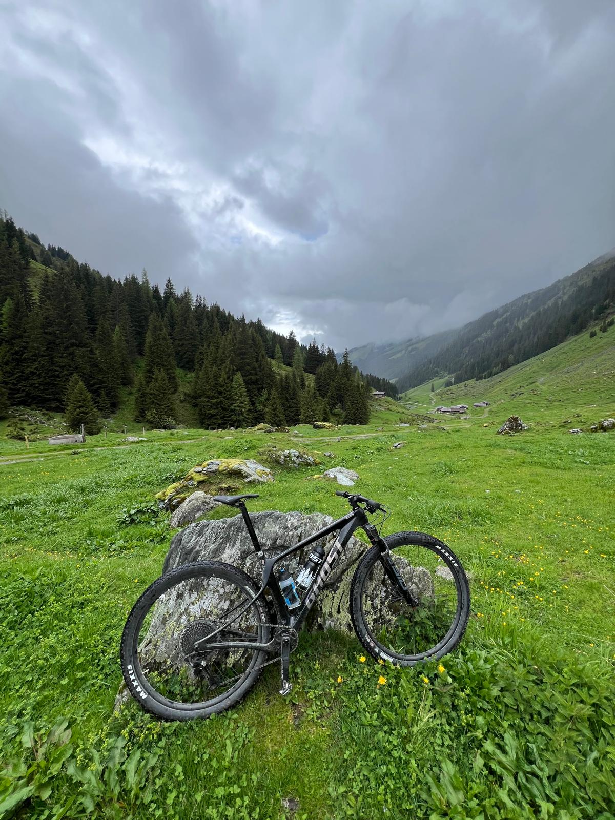 Biketour zum Stangenjoch in den Kitzbüheler Alpen. Einer der schönsten Mountainbike Strecken im Brixental. MTB Tour.