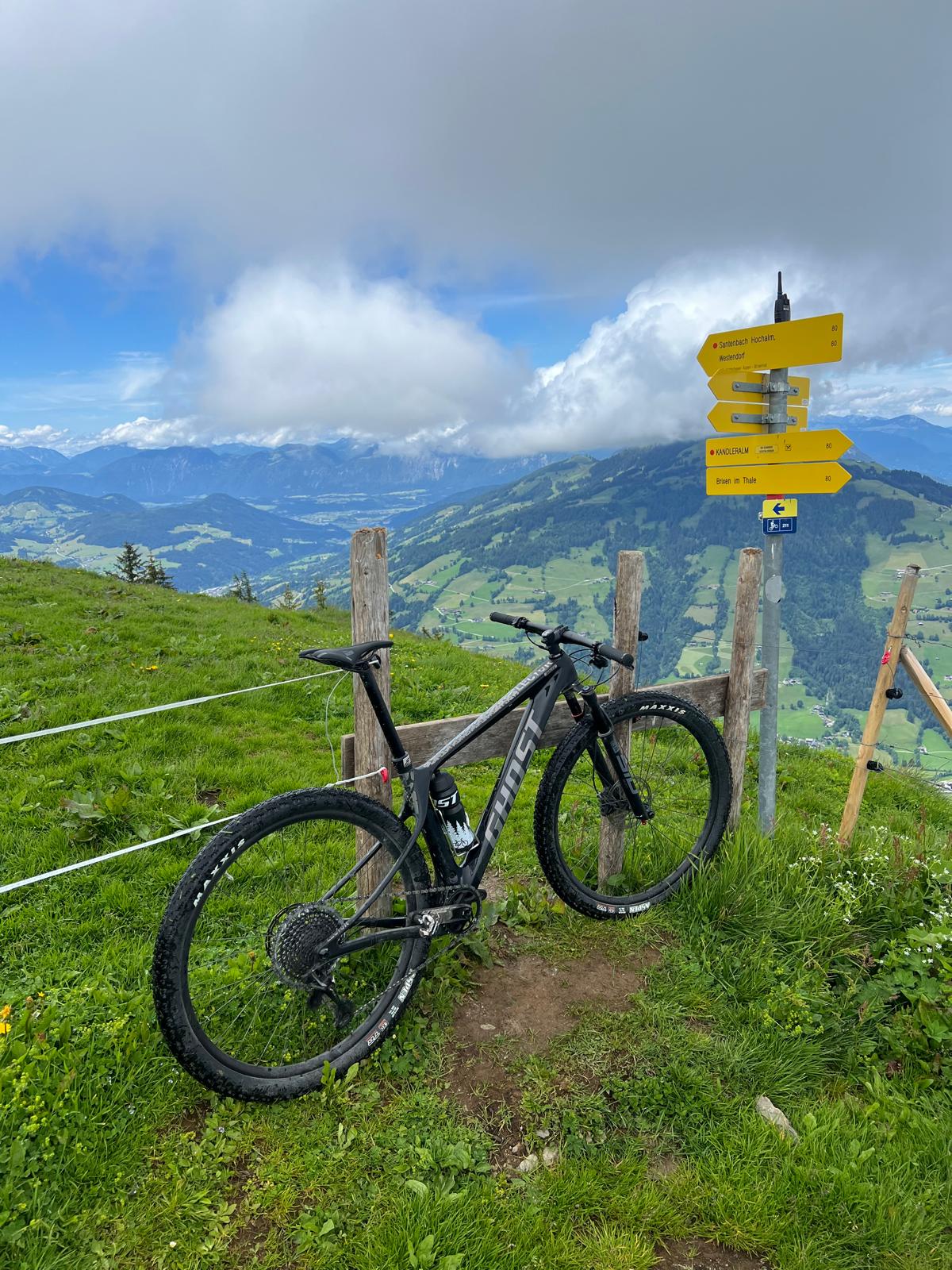 Die Choralpe in den Kitzbüheler Alpen. Ein Bikerunde mit perfektem Ausblick. Ideal für das MTB. Sehr anspruchsvolle Schlusspassage.