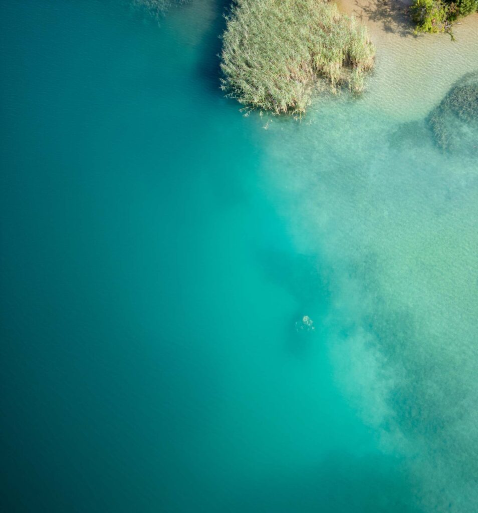 Marketing Agentur Thomas Kargl mit einem Symbolbild von klarem blauem Wasser