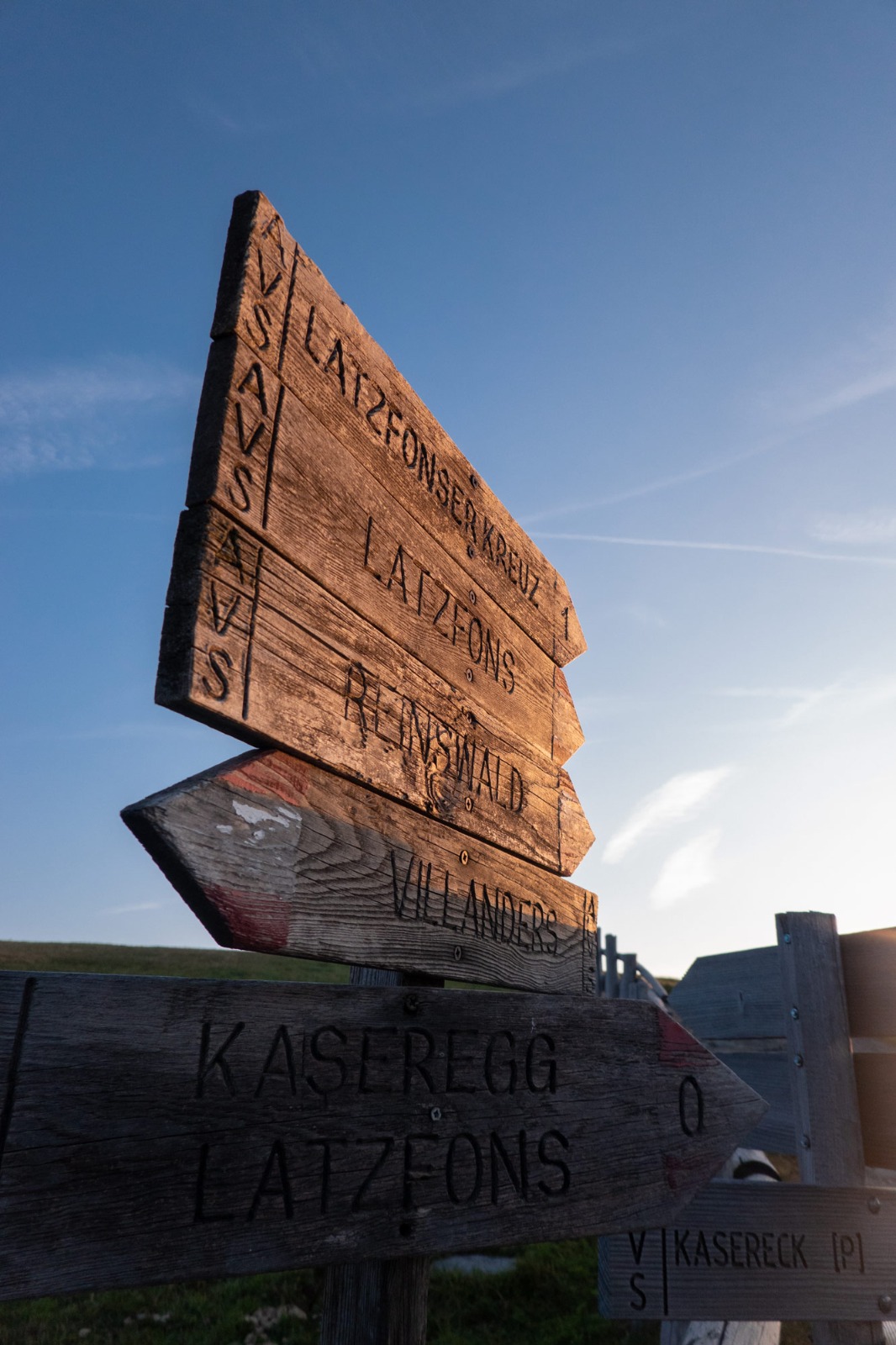 Wegweiser auf der Villanderer Alm