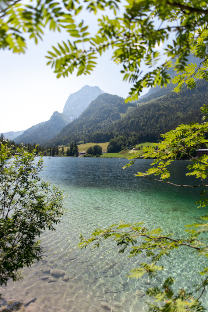Der Hintersee bei Ramsau mit seiner schönen grünen Farbe.