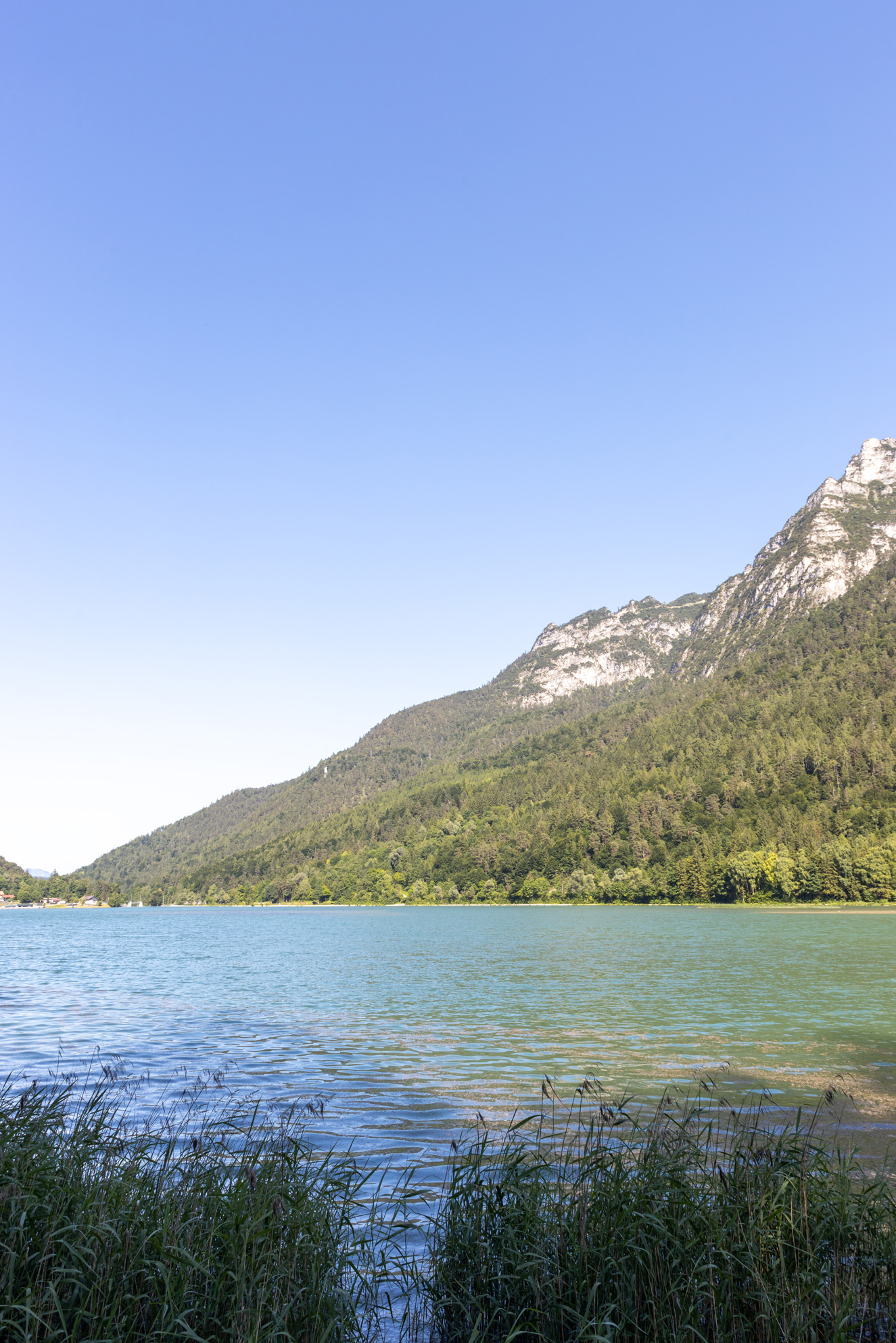 Der Saalach Stausee neben der Fahrradtour.