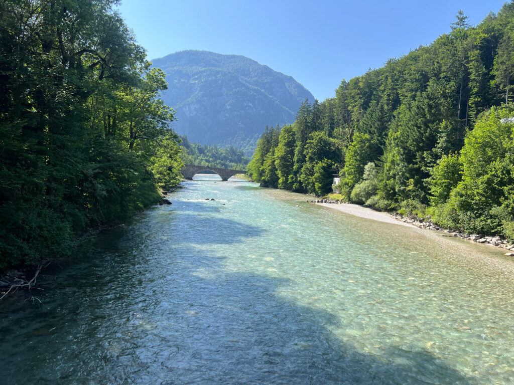 Die Fahrradtour führt über die blaue und wilde Saalach.