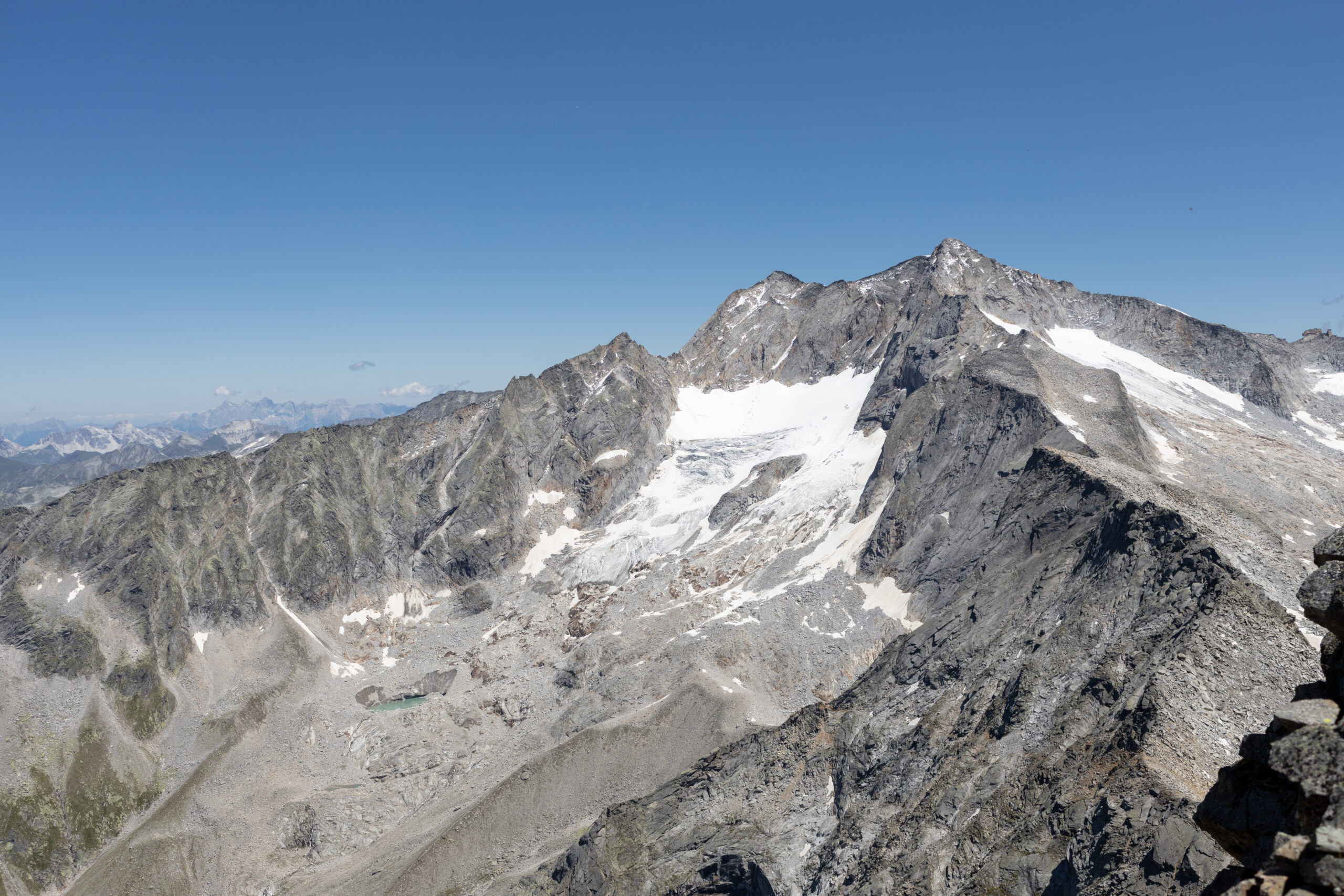 Die Hohen Tauern mit dem Klimaticket – Foto von einem Gipfel mit einem kleinen Gletscher