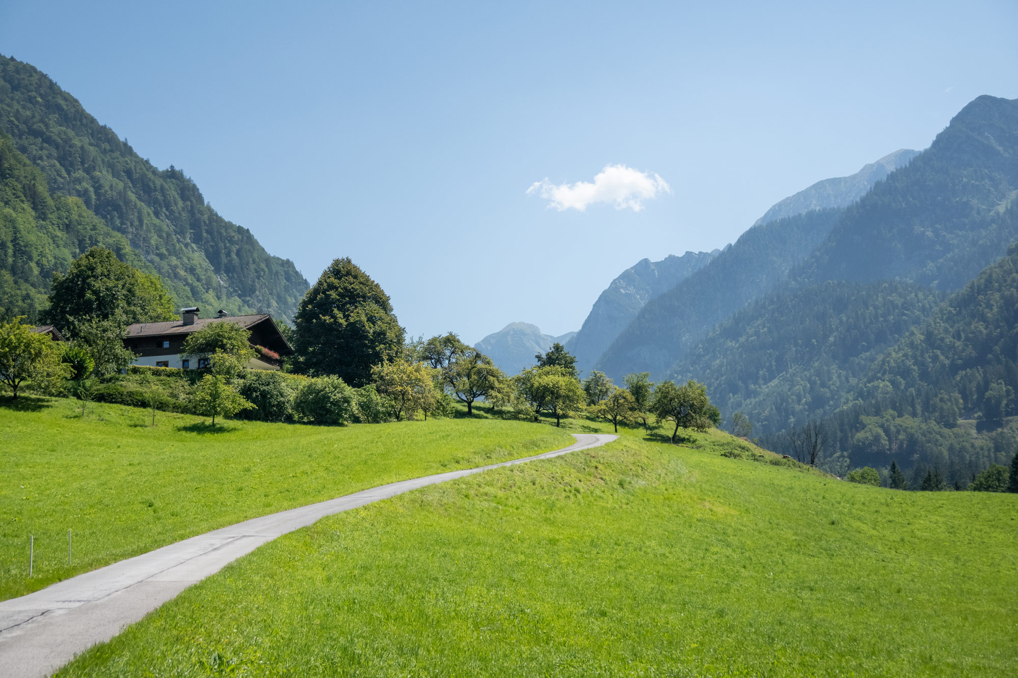 Auf dem Radweg Richtung Pass Gschütt.
