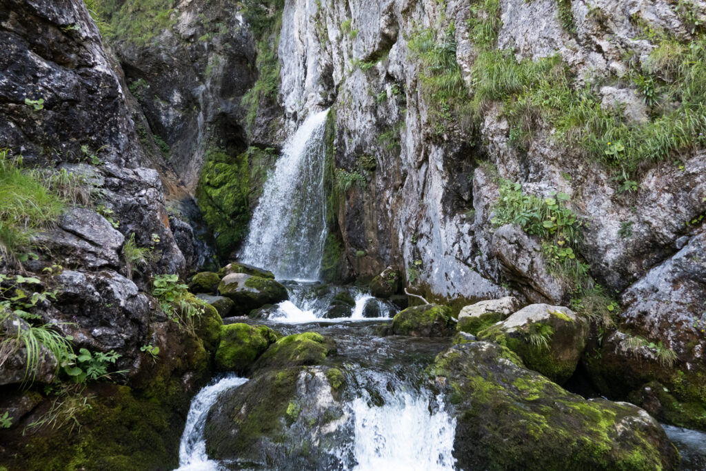 Der Dachserfall ist ein Wasserfall direkt aus dem Fels.