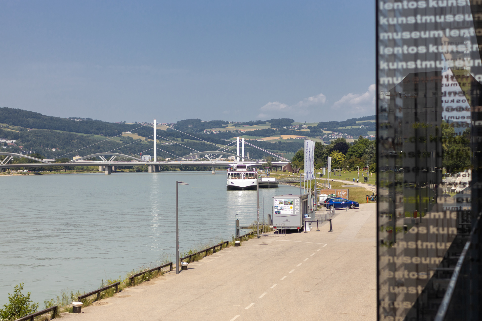 Blick auf die Donau vom Lentos aus.