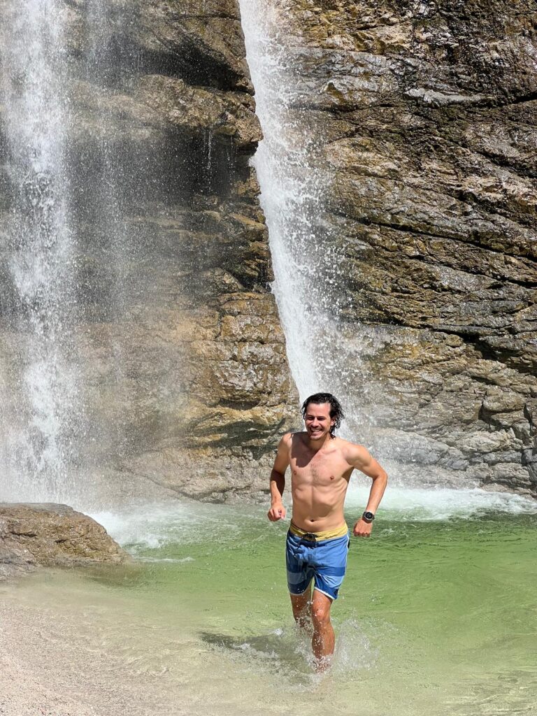 Der Wasserfall Cadramazzo neben dem Alpe Adria Radweg.