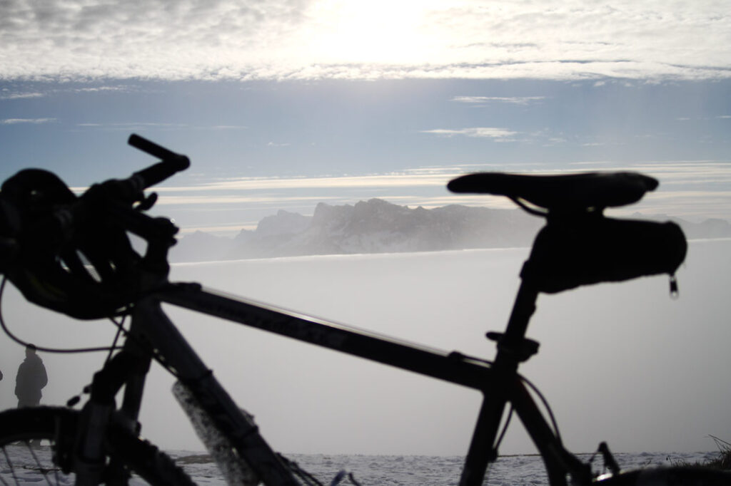 Fahrrad mit dem Ausblick vom Gaisberg in Salzburg