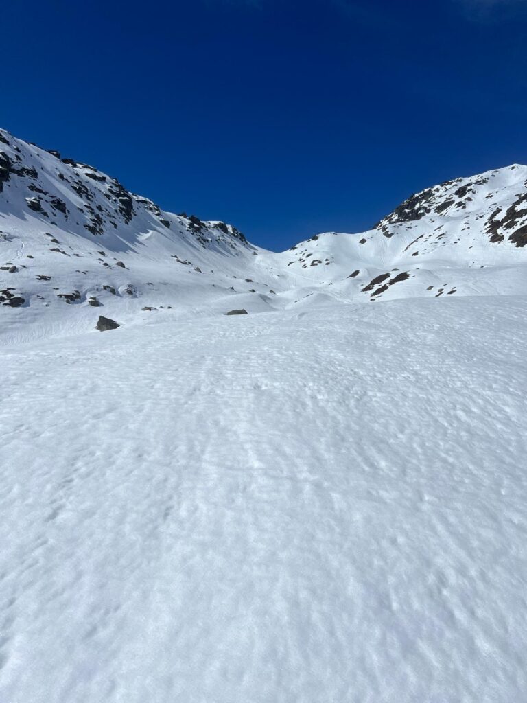 Skitour auf das Kröndlhorn mit Blick nach oben.