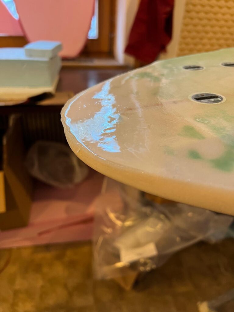 Finaler Top-Coat beim Tail repair.