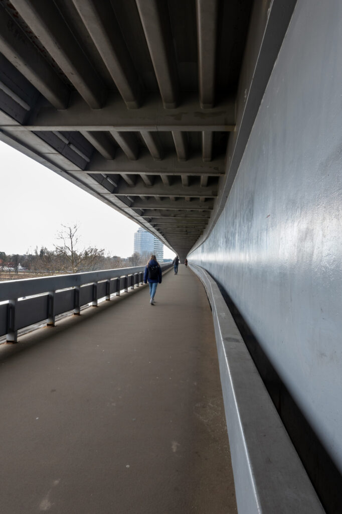 Die Brücke über die Donau  Most SNP.