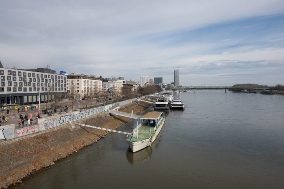 Blick über die Donau in Bratislava