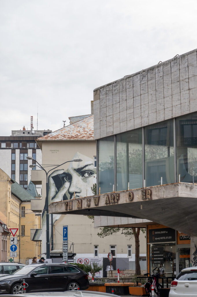 Graffiti in Bratislava neben dem Hotel Kyjev