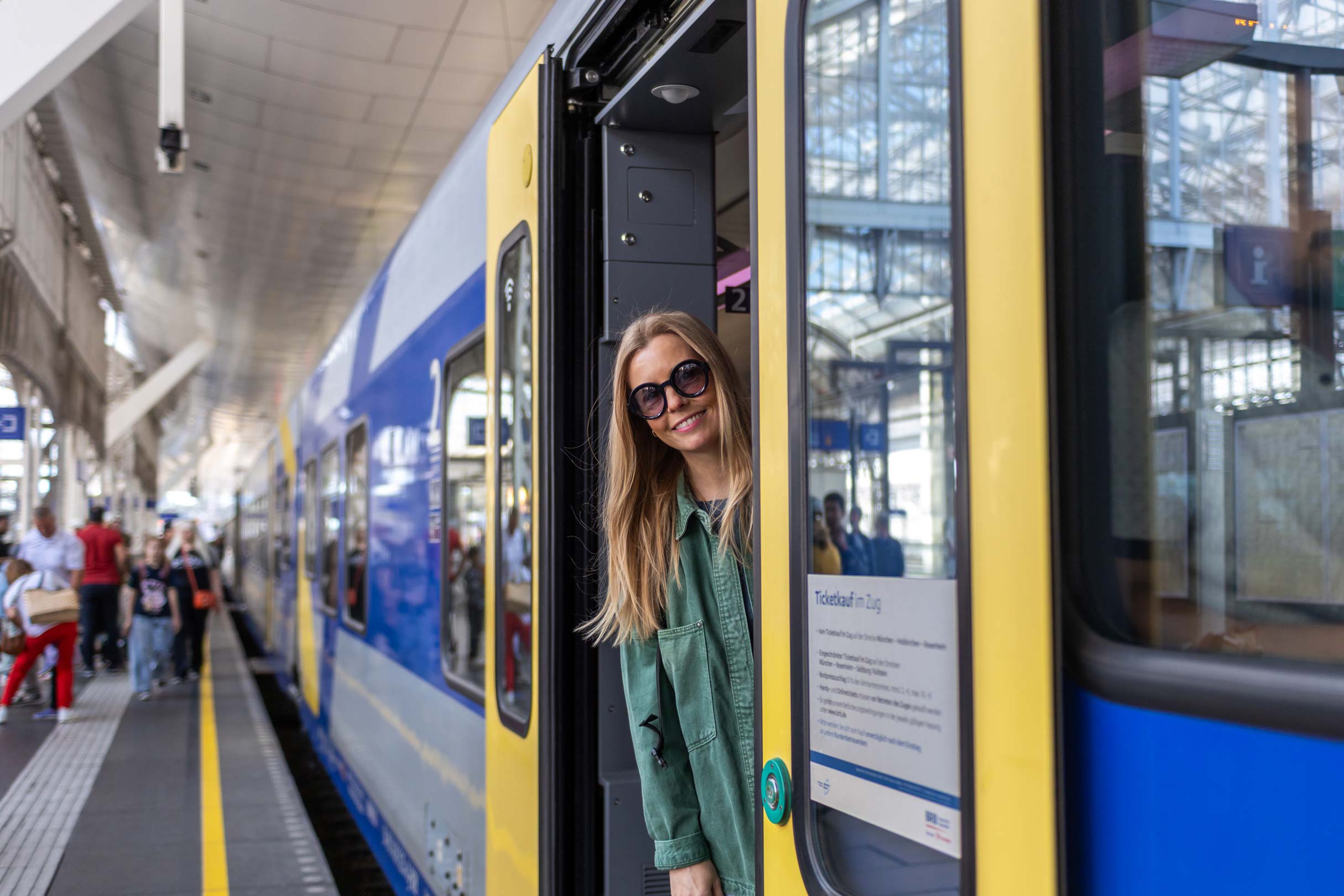 Storytelling im Marketing gezeigt mit einem Bild einer Bahnreise mit dem Deutschland-Ticket nach Salzburg.