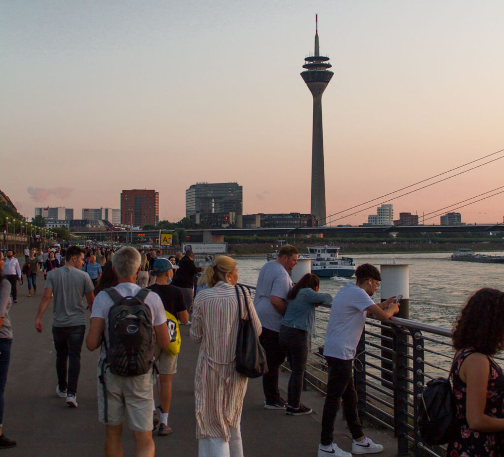 Blick auf den Fernsehturm in Düsseldorf.