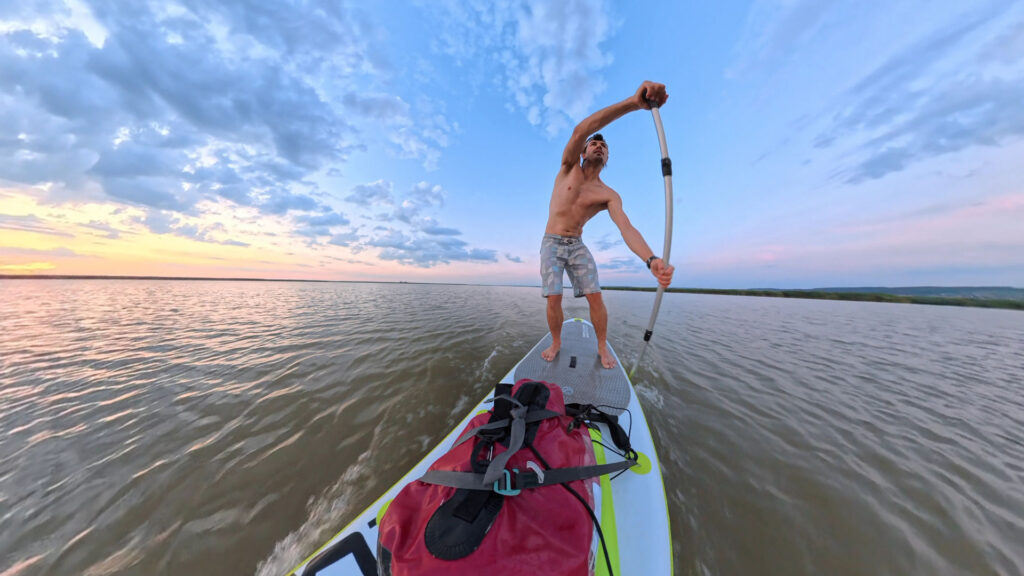 Mit dem SUP Board am Neusiedlersee bei Mörbisch.