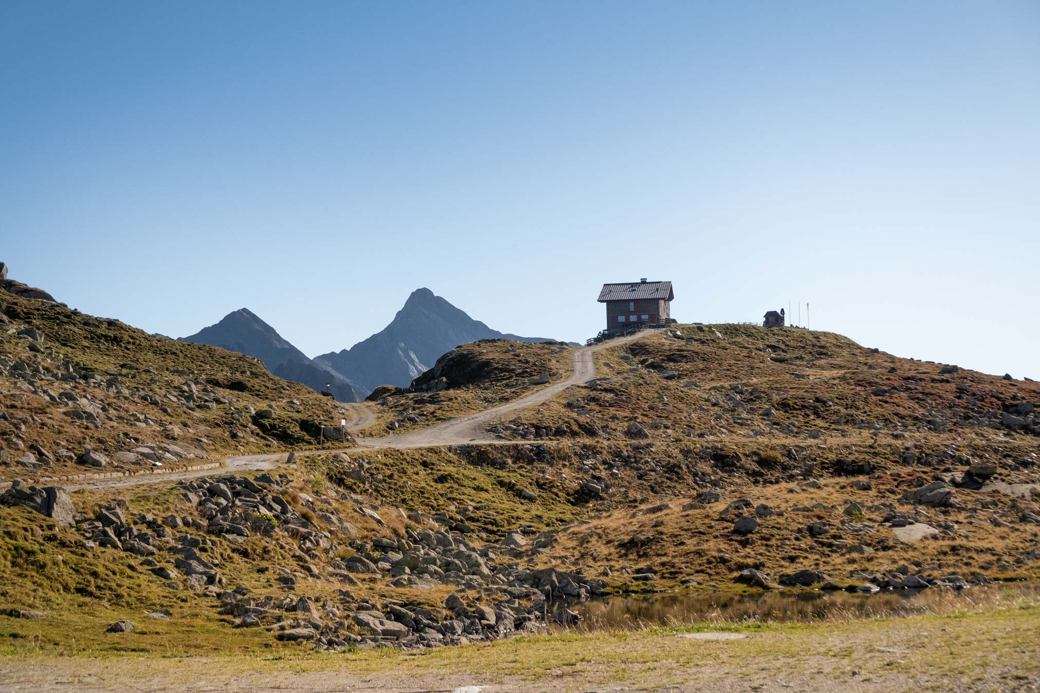 Das Pfitscher Joch Haus knapp hinter der Grenze.