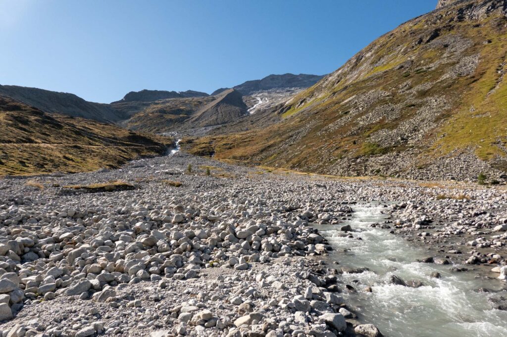 Kurz vor dem Pfitscher Joch. Eine Gerölllandschaft unterhalb des Gletschers.