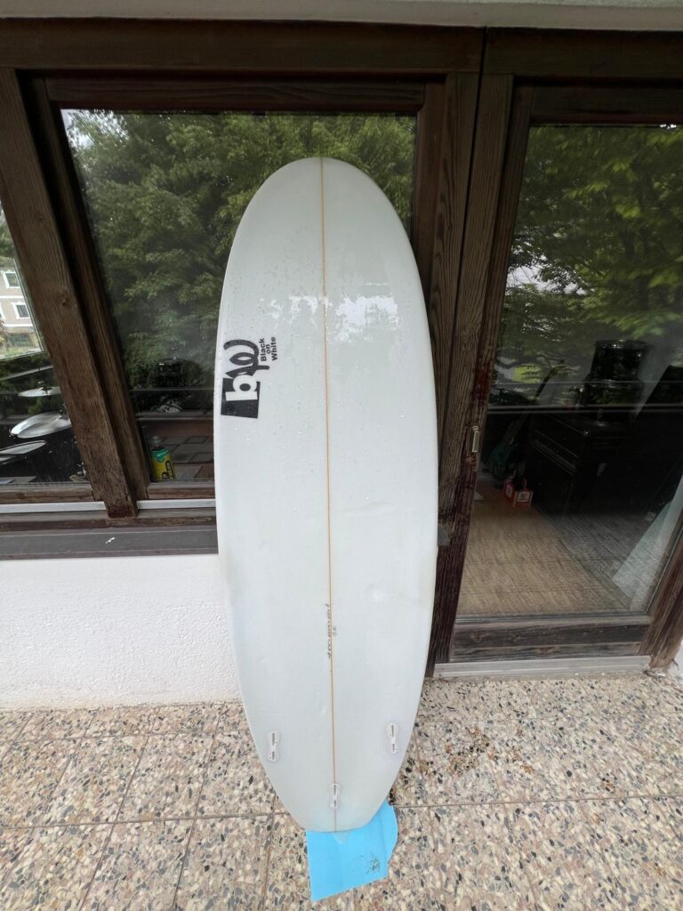 Surfboard mid length Black on White 6'4